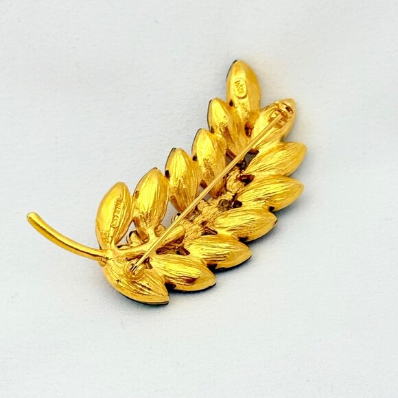 Joan Rivers Dimensional Leaf Brooch Gold Tone w/Crystals Signed - Picture 6 of 7